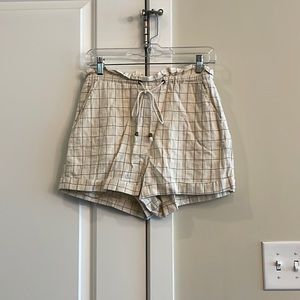 Lydelle beige paper bag short